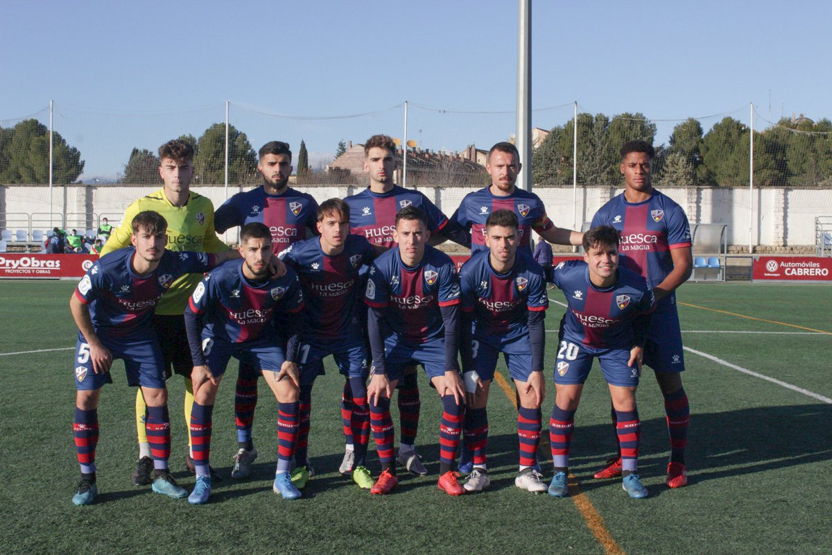 🗣️ Dani Aso: "Cada día el equipo está mejor. Jugamos bien, generamos ocasiones, y ganamos con solvencia".

Últimos partidos 3/3✔️: 1-4, 1-0, 4-0.

➕ 7/8 victorias en #TerceraDivision.

💪 20 goles a favor, 7 en contra.

#CanteraSDH 🔵🔴