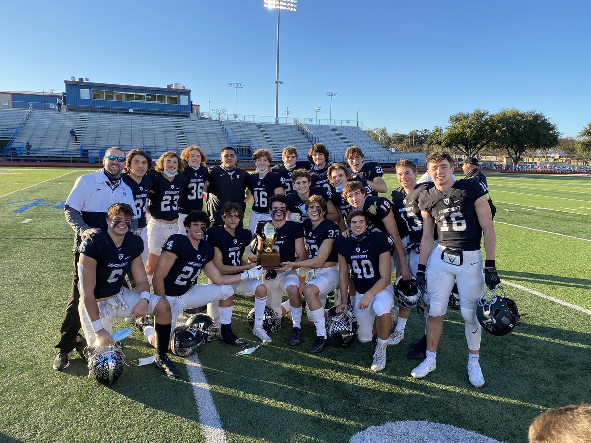 CoachBanda_VHS's tweet photo. On to the 3rd round! 🐍🎄 https://t.co/u5kaMqjFz8