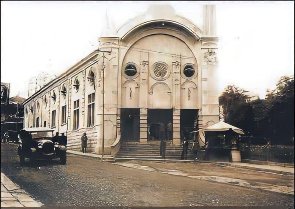 WarTechGlobal's tweet photo. Trabzon Opera Binası.

1958'de yoldan arabalar geçemediği için yol yapma amacıyla yıkıldı. https://t.co/TLKcrZeMyE