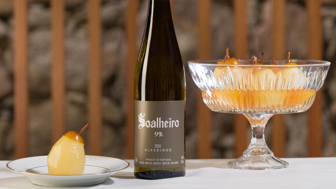 QSoalheiro's tweet photo. This is the Soalheiro 9% 2020, a beautiful company for the typical desserts from this time of the year 🎄

#Consistency #Alvarinho #Soalheiro9% #Wine #pairing #wineandfood https://t.co/Kfq0KaeyiE