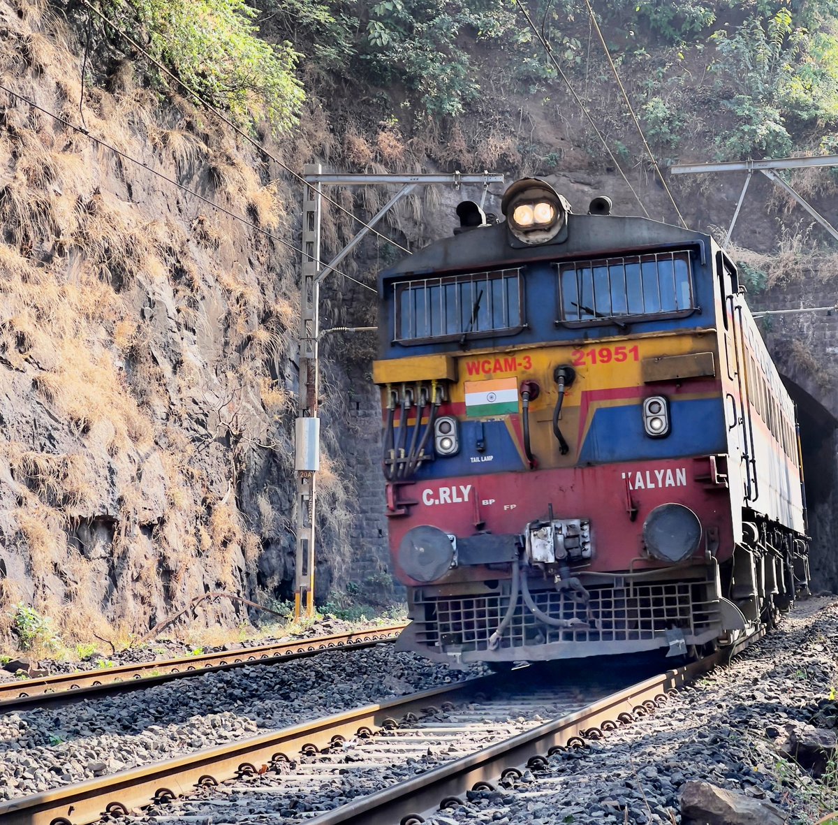 JatinBhhavsar's tweet photo. Up close with #wcam3 #tigerface #trains #lovetrains #railfanning #shotoniphone12promax #khandala #lonavala https://t.co/7wvG2uXvAE