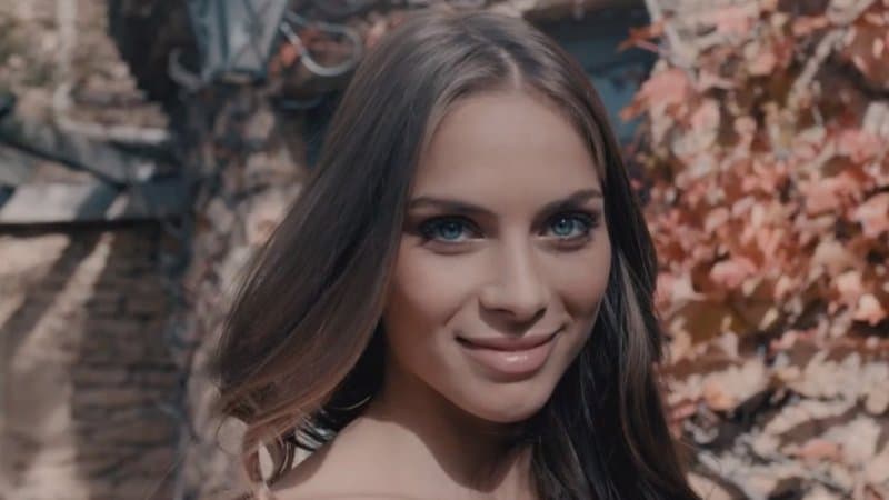 BFMTV's tweet photo. Miss Provence, sur les propos antisémites dont elle est victime: "Ça ne me touche pas" https://t.co/gjKNOcSo5v https://t.co/WSW5psX4bq