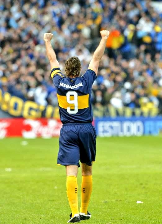 la12tuittera's tweet photo. Estamos en condiciones de afirmar que está científicamente comprobado que los máx. goleadores de la historia de #Boca juegan mejor con botines negros, cero llamativos ni colores fluorescentes, y los bancamos a muerte a ambos🔥⚽️

Hoy, Andrea Ojeda sumó otro Hat-Trick 👏🏻💙💛💙 https://t.co/0jUMyOFkpW