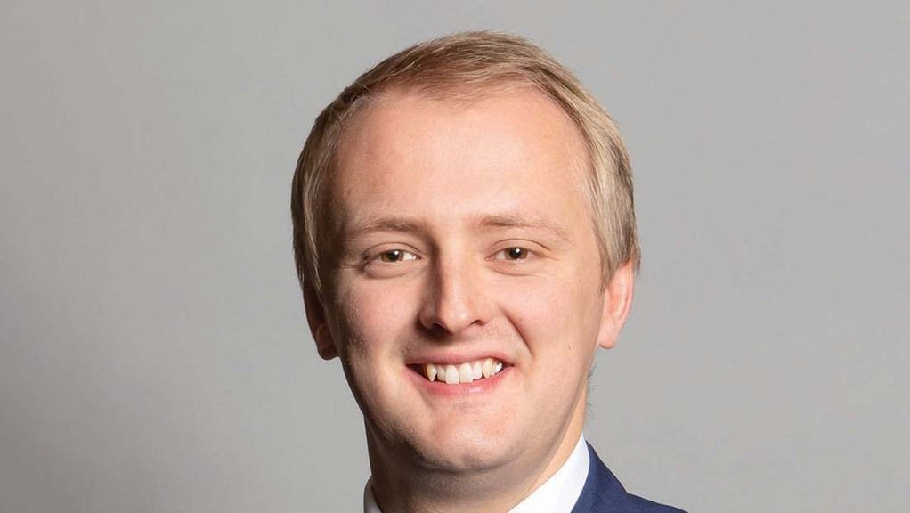 FarmersGuardian's tweet photo. Defra Secretary George Eustice’s claim that the sheep sector may not need no-deal support is a travesty, says Ceredigion Plaid Cymru MP Ben Lake.

https://t.co/8kTkrl3YCa

#BrexitHub @BenMLake https://t.co/FNOGe4RVbJ