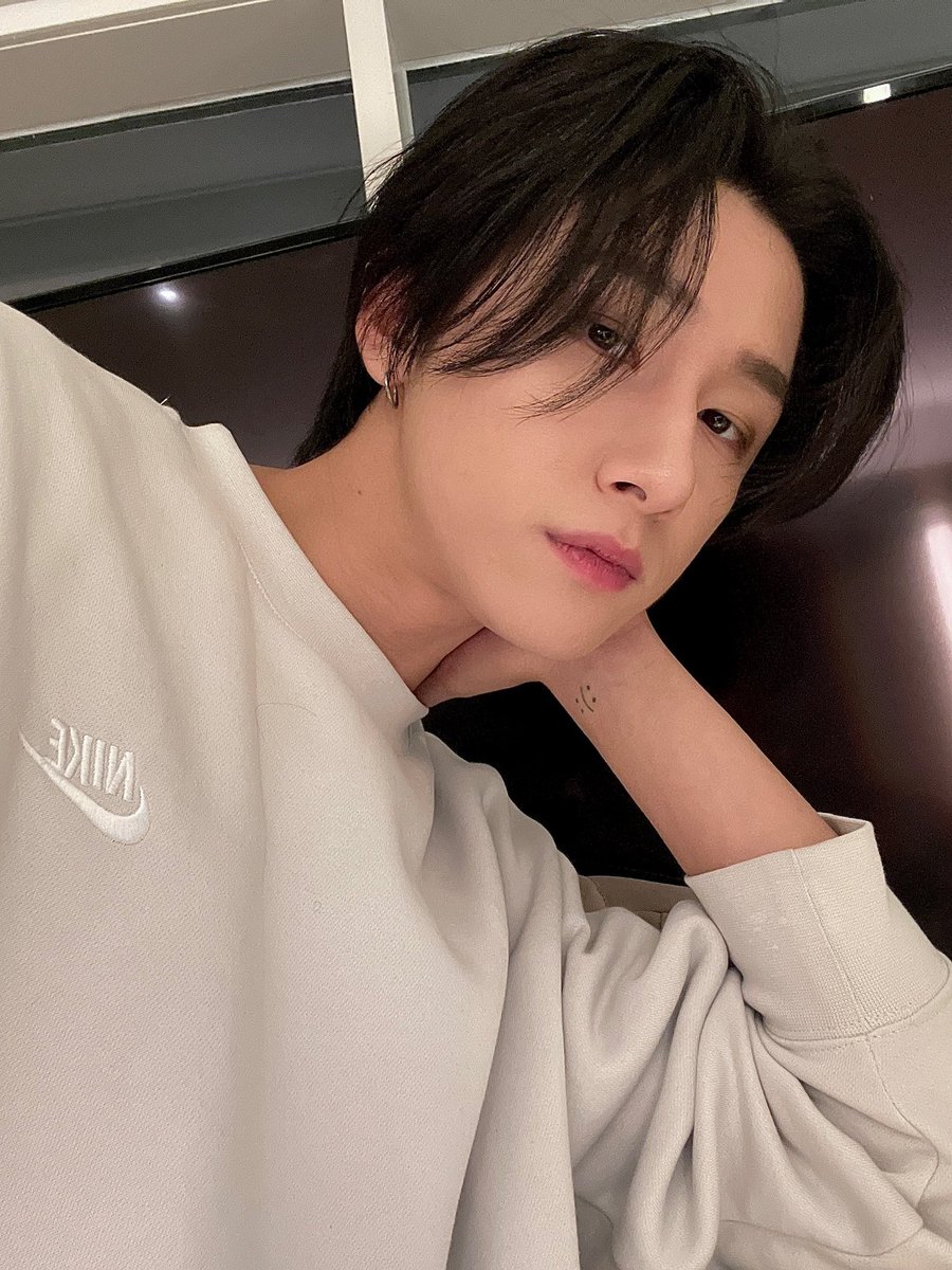 imselca's tweet image. 201220 [#아이엠 #창균 #IM #CHANGKYUN] via @Official_MX_jp 

📎 pbs.twimg.com/media/EprUXRtU…
📎 pbs.twimg.com/media/EprUXRoU…