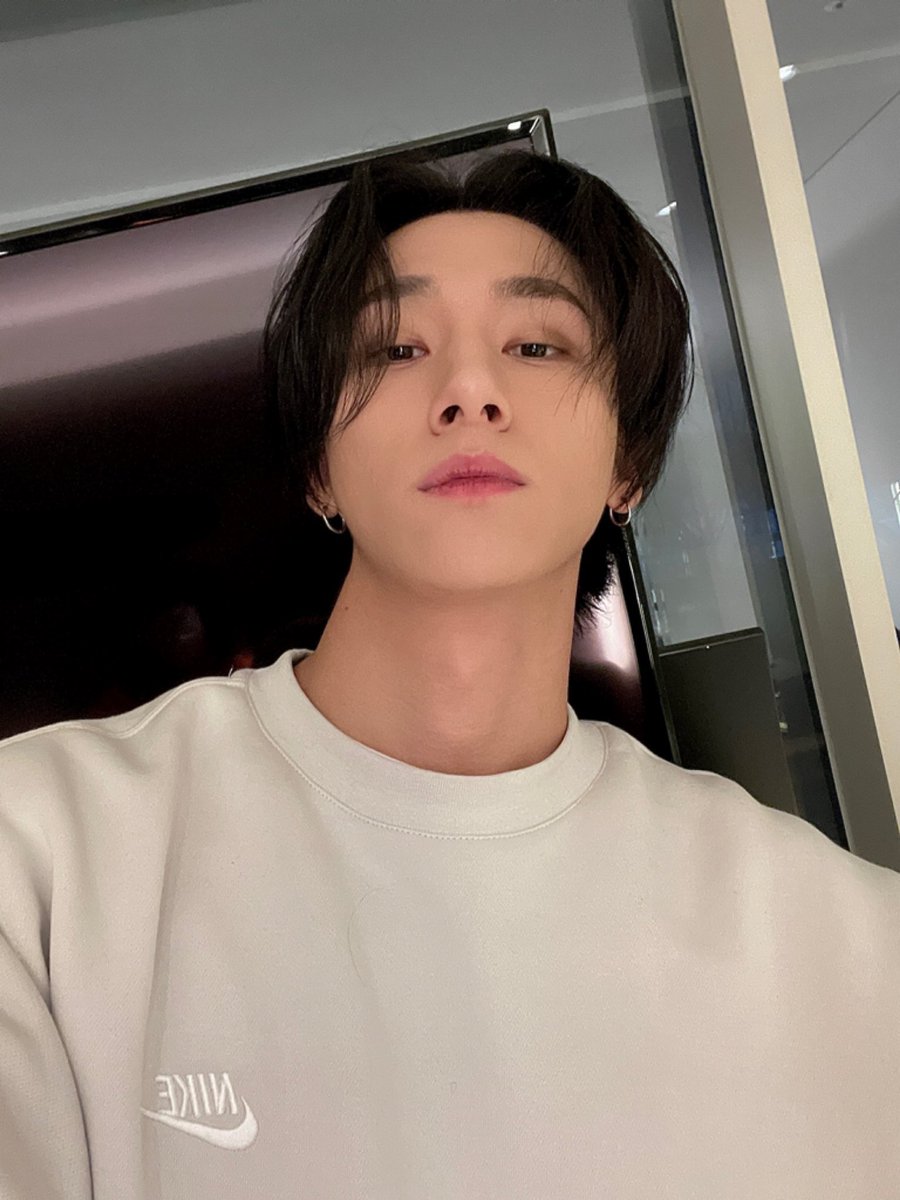 imselca's tweet image. 201220 [#아이엠 #창균 #IM #CHANGKYUN] via @Official_MX_jp 

📎 pbs.twimg.com/media/EprUXRtU…
📎 pbs.twimg.com/media/EprUXRoU…