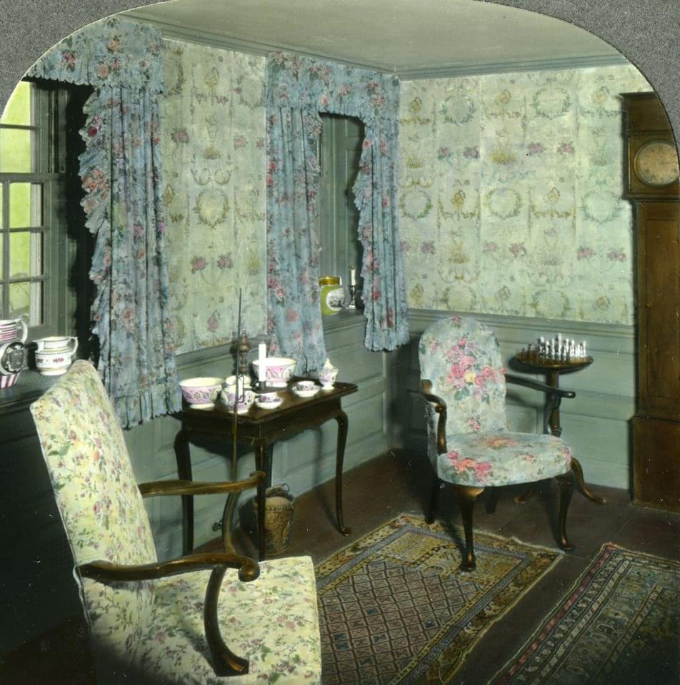 StilesHouse's tweet photo. The main bedroom originally featured wallpaper (1789) printed by French firm Jacquemart et Bénard.  In the1920s, all of the wallpaper was sold to Winterthur.  The first pictures show the wallpaper displayed at Winterthur. The circa 1900 pic shows the wallpaper in the main bedroom https://t.co/6cqYU4Lucf