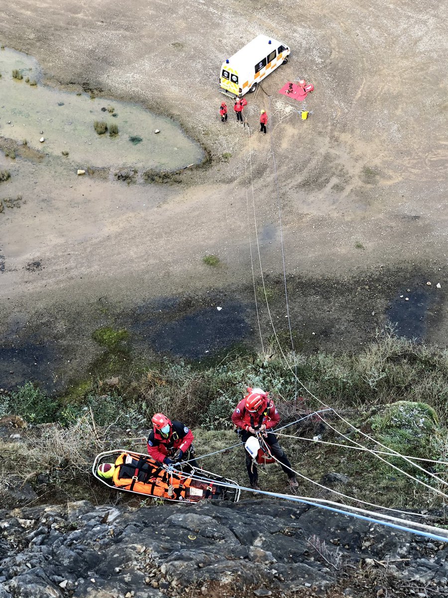 CliveBushMInSTR's tweet photo. Another essential Tech Training day with @AandS_SAR to keep skills current ๐๐ป vortex, stretcher casualty recovery and lower ๐๐ป @lyonequipment @RuthLeeLtd @ASPolice https://t.co/9Nn12fIyqC