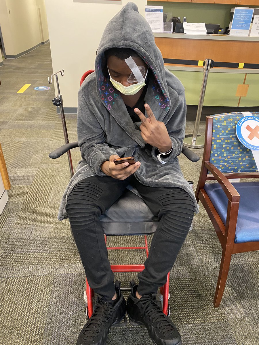 Zoeiana8's tweet photo. EVERYONE PLEASE RETWEET!! My son has lost his vision and has went blind and he needs a transplant. I’m so tired and look a mess but the amount of pain he’s in hurts to my core. He’s my only baby!! We’ve all been through it I’m just begging for awareness atp https://t.co/WDaPHndZGX