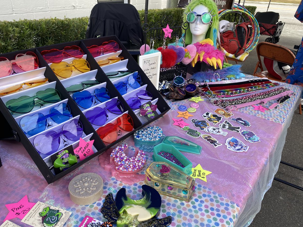 thequirkycrypt's tweet photo. Join us today from Noon to 6PM at
Milk Mart Holiday Mask-querade! 

We have clothing, shoes, pins and other accessories so you can work your quirk! https://t.co/14FriiXqp9