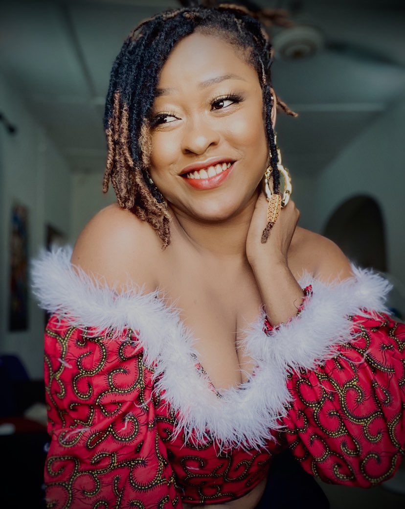 musicDokita's tweet photo. So I didn’t have a make up artist or photographer and I needed to do a quick shoot for my single dropping tmmrw. So I made up and used my phone. Think I did an okay job? #Christmas #singleloading #anticipate #singingdoc #uzezi https://t.co/hQqS3WvZjW