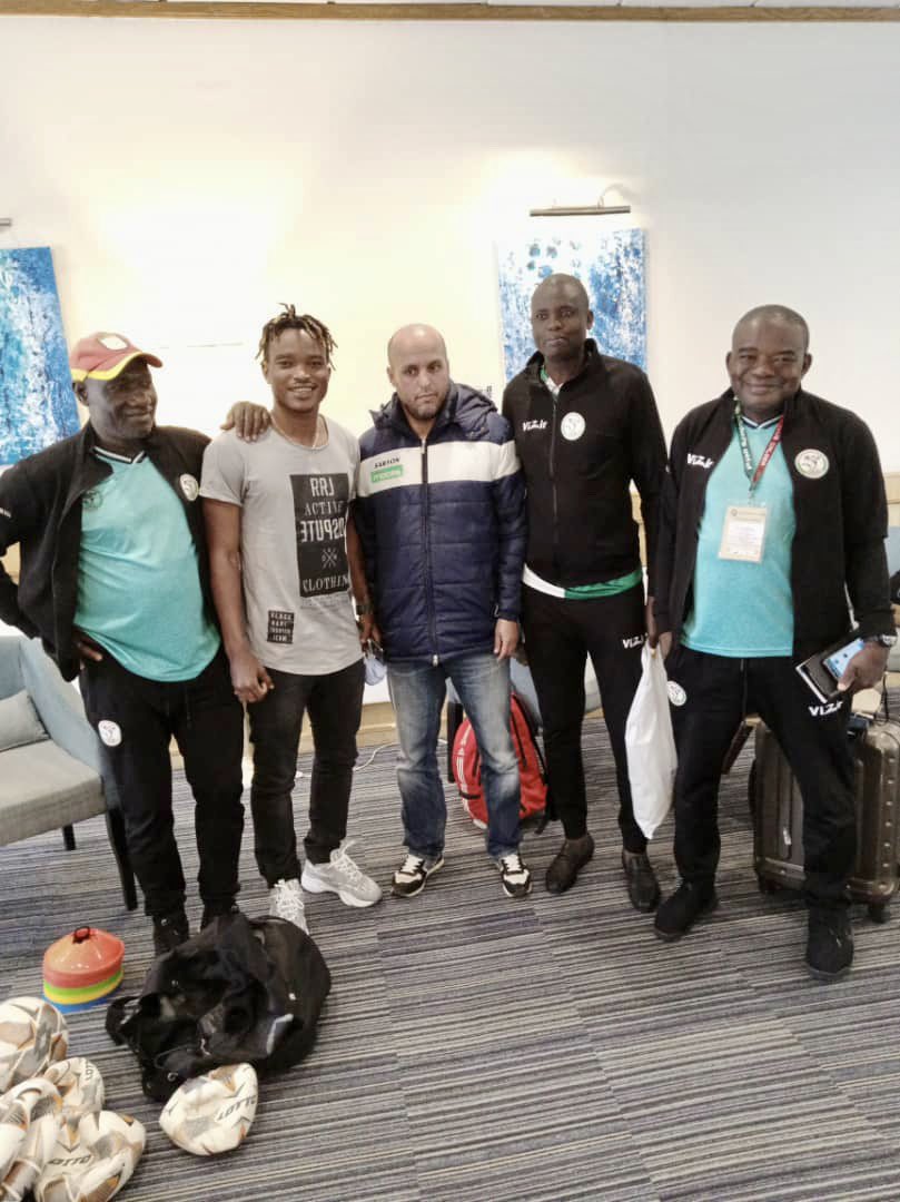 BufflesFC's tweet photo. SURPRISE SURPRISE SURPRISE ‼️

Qui voilà? 🧐

Marcelin KOUKPO nous a rendu visite

Merci CHAMPION 💚🤍

Sang 🟢&amp;⚪️ https://t.co/fo2z9S4vBd