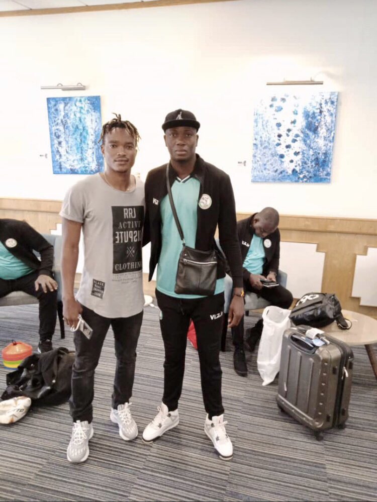 BufflesFC's tweet photo. SURPRISE SURPRISE SURPRISE ‼️

Qui voilà? 🧐

Marcelin KOUKPO nous a rendu visite

Merci CHAMPION 💚🤍

Sang 🟢&amp;⚪️ https://t.co/fo2z9S4vBd