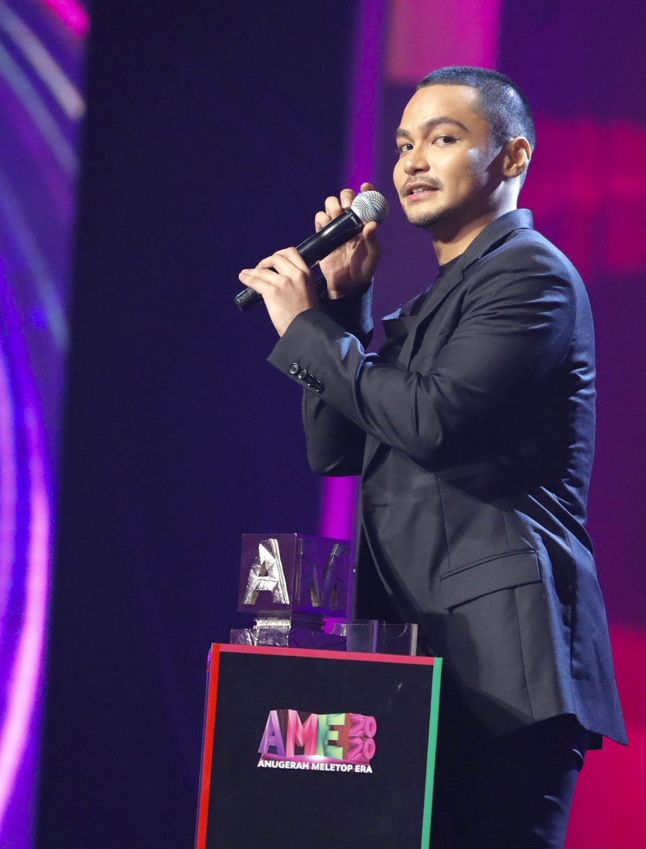 iSyafiqKyle's tweet photo. Terpandang pulak 😂 #BintangFilemMeletop #AME2020 https://t.co/YVG5muuhSR