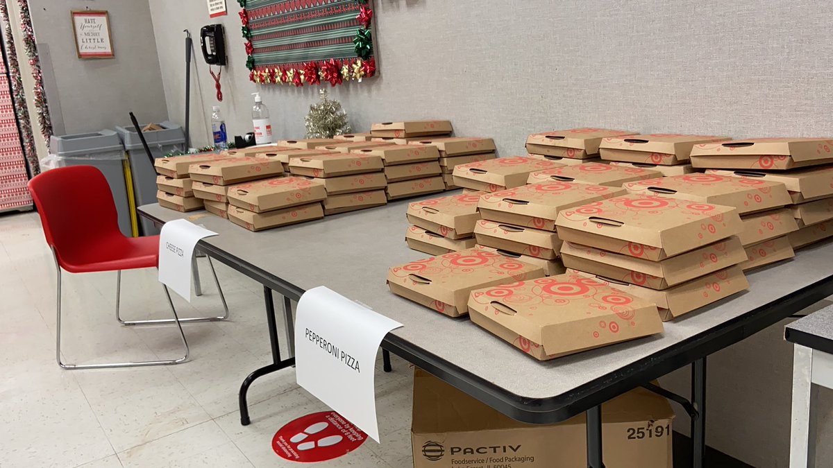 Thankful for the 1215 team always working hard on keeping the floor filled all throughout Q4 — now make sure your bellies are full too! 🍕🎯  <a href="/TarynD31/">Taryn D'Aveta</a> <a href="/ech_ooo/">Echo Batey</a> <a href="/stuart_lr/">lori stuart</a> <a href="/MeganSeeingRed/">Megan Lynn Klemens</a> <a href="/erikmm07/">Erik Moore</a> <a href="/ArynDavlin/">Aryn Davlin</a>