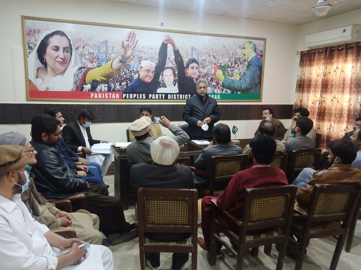 hazoorbuxchanna's tweet photo. محترمہ شہید بینظیر بھٹو کی 13 برسی کےحوالے سے آج پیپلزپارٹی ضلع حیدرآباد کی ایگزیکٹو کمیٹی کا اجلاس پیپلز سیکرٹریٹ حیدرآباد میں ہواجس کی صدارت ضلع صدر ⁧#صغیراحمدقریشی⁩۔۔جنرل سیکریٹری ⁧#علی_محمدسہتو⁩ نےکی اس موقع پر  پی ایس عہدیدار بھی شریک https://t.co/uLW7wTMlWe