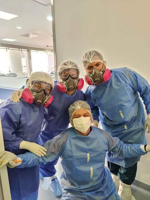 RiveraDommarco's tweet photo. En nombre del @inspmx hago un reconocimiento al personal de salud que atiende pacientes #COVID19 en México; en especial a nuestros compañeros del @incmnszmx, @Cardiologia_Mx, @Respirainer, @HGM_OD, @hospitaljuarezm, Hosp. Manuel Gea González.

¡Gracias por su generosa labor! https://t.co/8D3YHuzjXQ