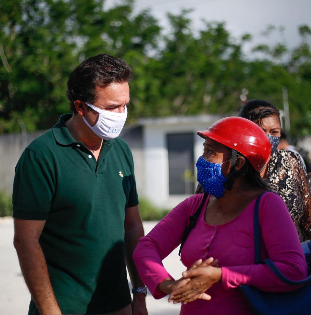 PedroJoaquin's tweet photo. ¡Seguimos con más obras públicas para la gente de #Cozumel! Supervisamos los trabajos de mejoramiento de pavimentación del acceso a #LasFincas, por la prolongación del Boulevard Aeropuerto. Este proyecto beneficia a más de 8 mil habitantes.
#SomosModernidad
#SomosCozumel👊🏼 https://t.co/b9ftb4ri18