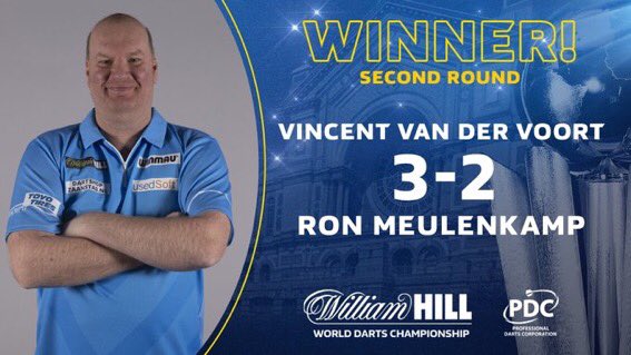 vitasportivait's tweet photo. 🎯 #Darts | #WorldDartsChampionship
Vincent #VanderVoort 🇳🇱 recupera due set di svantaggio e supera Ron #Meulenkamp 🇳🇱 al decider.
Van der Voort gioca a 95.49 di media con il 40.74% in doppia.
Affronterà il vincente di Aspinall - Waites al prossimo turno.
#DAZN180 #PDC https://t.co/kx7oSh2uuJ