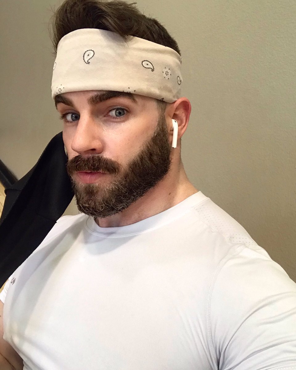 Abdominal work with a belly full of pancakes was not my best plan. 🥞