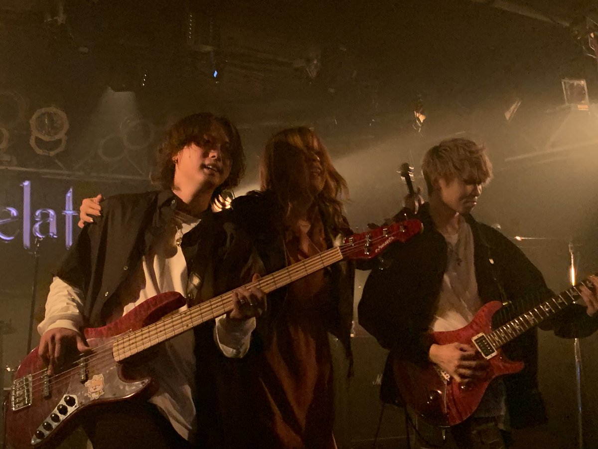 hig_0212's tweet photo. VELATRIAのラストライブに行ってきた‼️
危うくDeceive Moonでこちらももらい泣きしそうになったけど、なんとか堪えて最後まで観れた😅
ちゃんと応援してたのは2年ぐらいだったけど、本当に出会えてよかったと思えるバンドだったなぁ✨
これからもずっと大好き曲達を聴き続けます🎶
#VELATRIA https://t.co/mS04RLD1QA