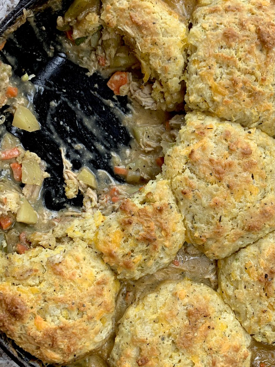 MommaKarma's tweet photo. Chicken Pot pie w/ Garlic &amp; Herb Cheddar Drop Biscuits. Posting tutorial &amp; recipe later this week ✨ https://t.co/iwzkZZ5QMU