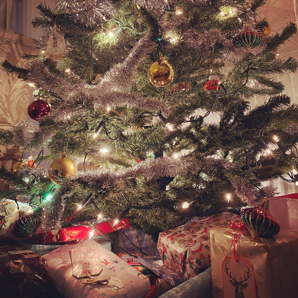 Christmas is tough this year, with many people not able to see their loved ones... our thoughts are with you all, hope you’re safe and well. May your Christmas still be joyful and full of presents🎄
The Bambu Books team
#christmasisnotcancelled #Christmas #tier4lockdown