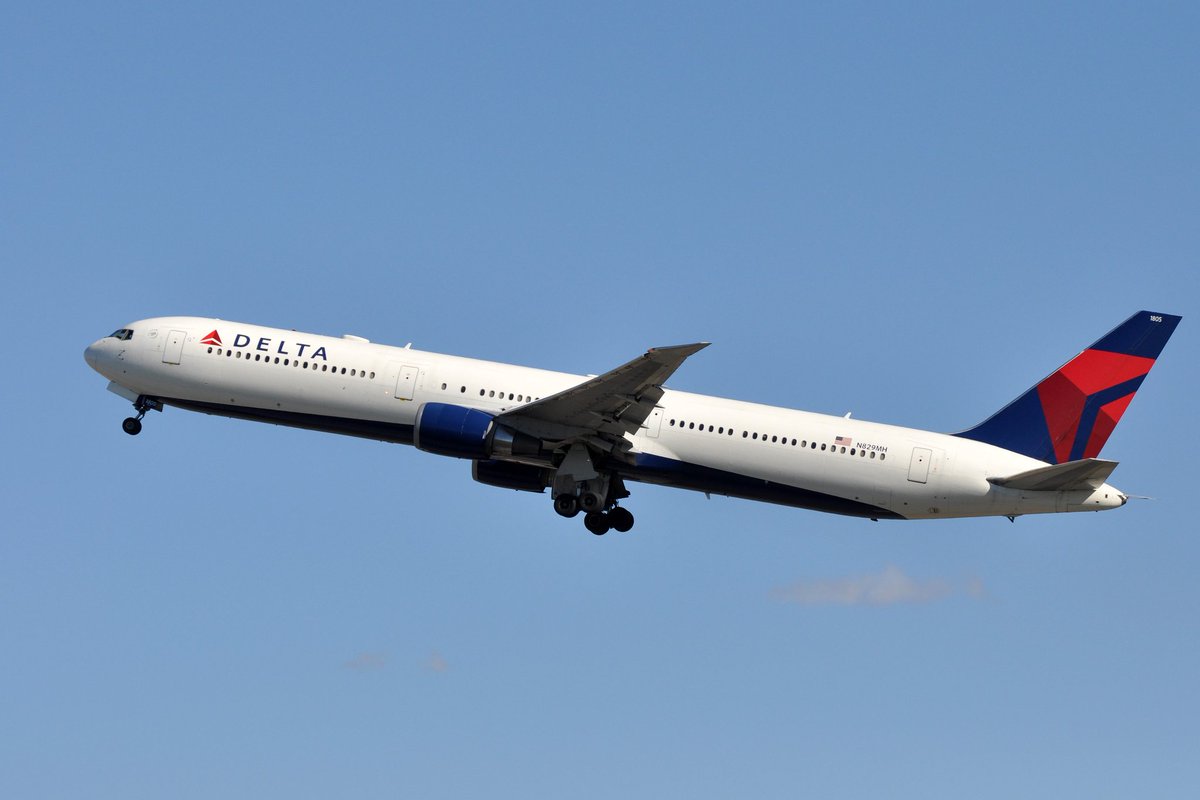 jmlesavions's tweet photo. Le petit avion du jour. Plane of the day.
#n829mh #767 #boeing767 #767400er #delta #flydelta #deltaairlines @delta #fco #fcoairport #fiumicino #fiumicinoairport #avgeeks #aviation #aviationdaily #planespotting #planespotters #aviationphotography #AvGeek #backin2016 https://t.co/uo80iL5XD0