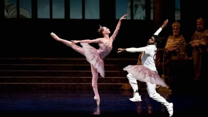 hellosoumik's tweet photo. @Jaspritbumrah93  Only one who can replace Natalie Portman as a swan queen in Black Swan. https://t.co/c1UmmA4pi7