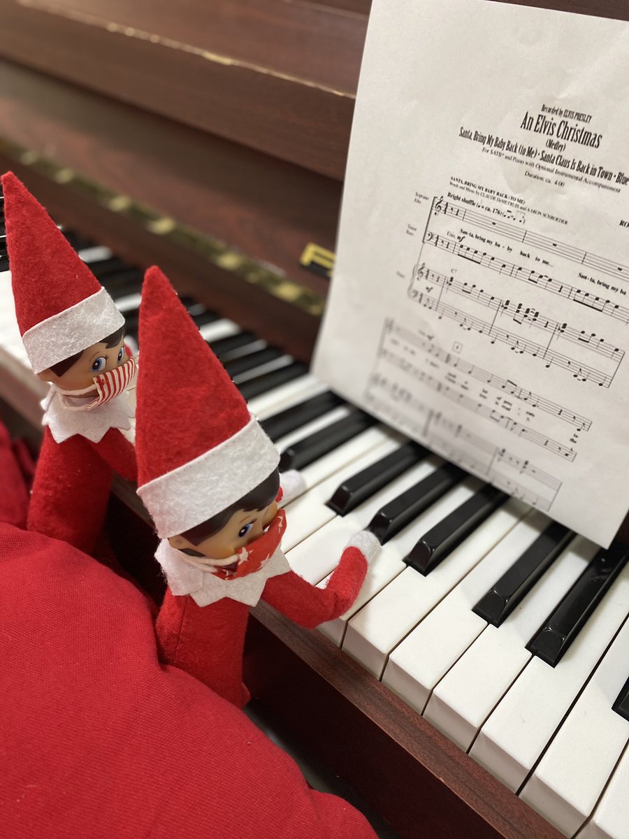 AhThameside's tweet photo. #Elfis and #Priscilla decided to “tinkle the ivories” and have a jingle to entertain the residents in Primrose this afternoon! 🎹 🎄🤶😁 #elfontheshelf2020 #ChristmasMusic #Entertainment @AnchorHanover @NAPAlivinglife @carehome_co_uk @CareQualityComm https://t.co/LiRwR7OHPZ