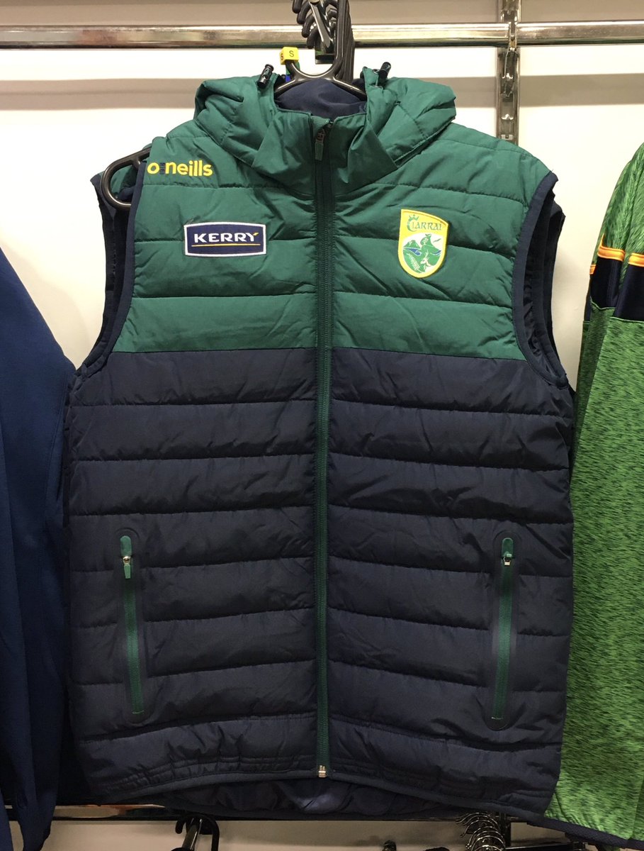 KerryGAAStore1's tweet photo. Need that last minute gift? Store open 10-7 Monday-Wednesday & 10-4 Christmas Eve!! #shoplocal #shopkerry #upthekingdom #santy ๐๐ @Kerry_Official https://t.co/jYjhdoFRIz