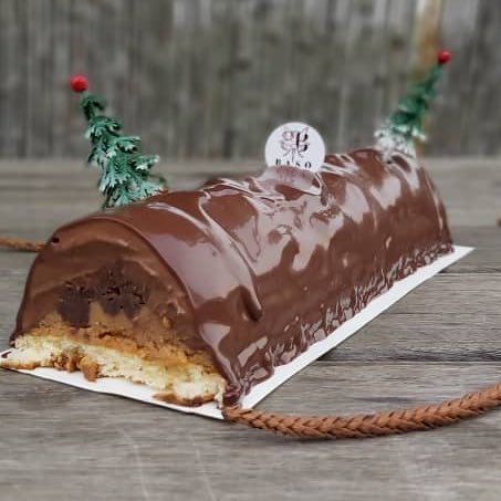 baso_patissier's tweet photo. Christmas logs orders are open until 22/12 | les commandes de bûches sont ouvertes jusqu’au 22/12: 0783420000 #RwOT https://t.co/TJVHrYsowK