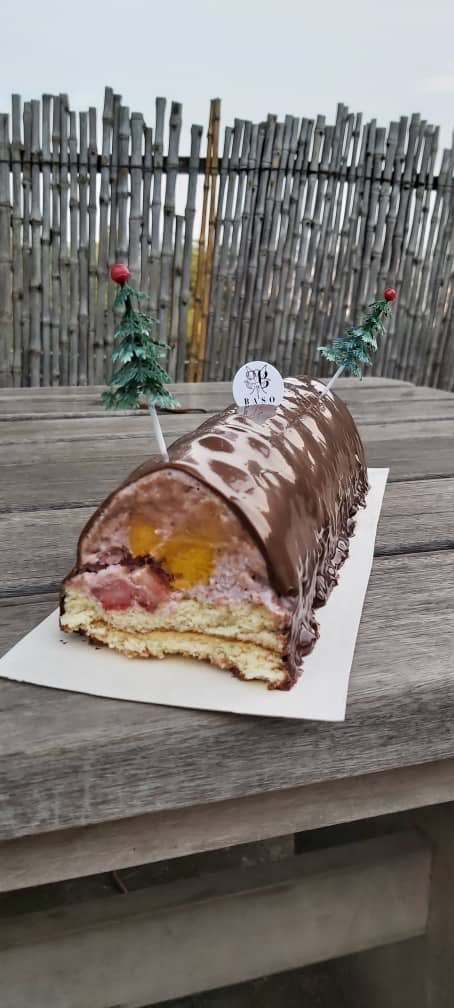 baso_patissier's tweet photo. Christmas logs orders are open until 22/12 | les commandes de bûches sont ouvertes jusqu’au 22/12: 0783420000 #RwOT https://t.co/TJVHrYsowK
