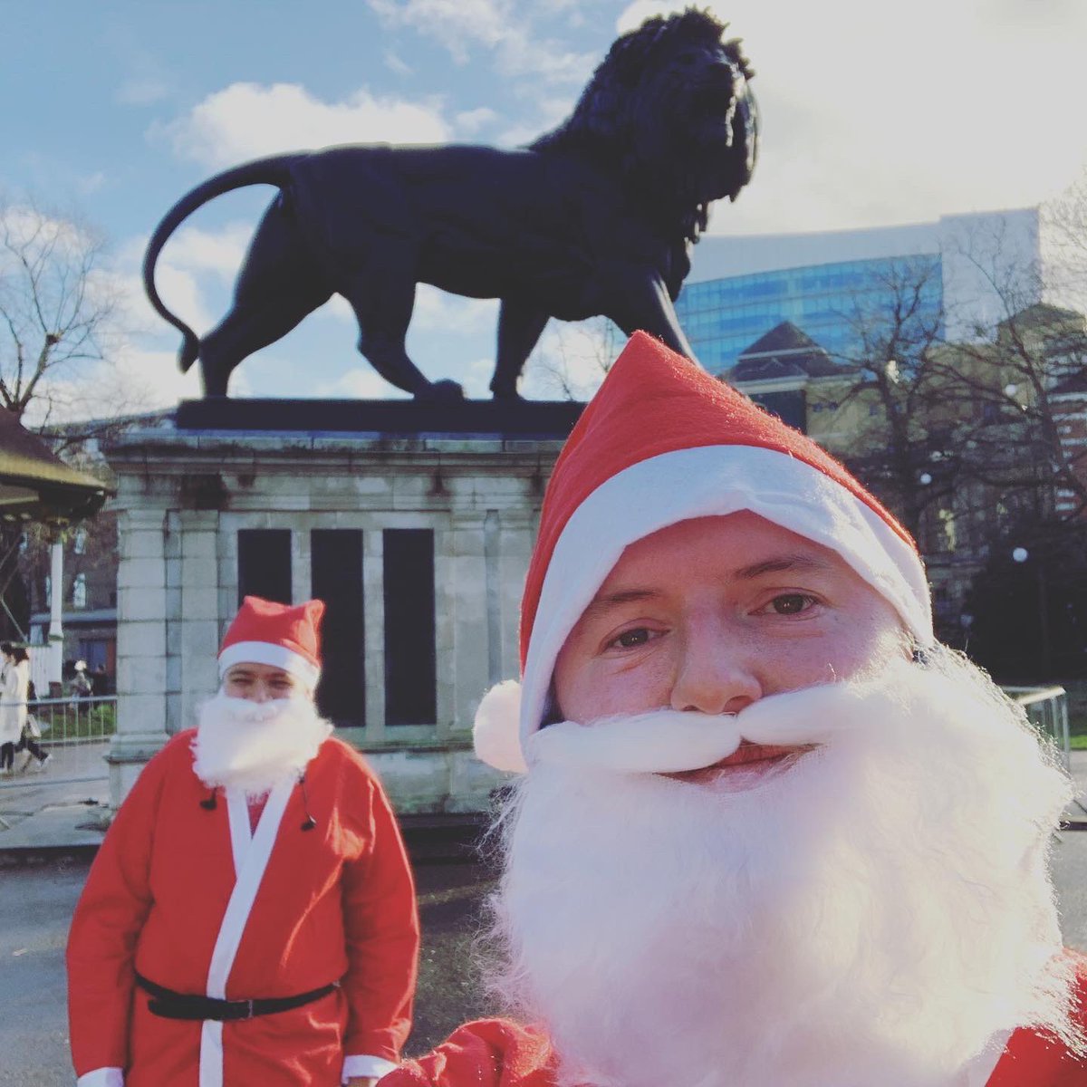 Honeywill_11's tweet photo. Reading Virtual Santa Run 2020 complete!
Me & Tom have been spreading Christmas cheer running around Reading dressed as Santa.
Needed 5km but ended up hitting over 12km!
Was such a laugh & got so many smiles, waves, and cars beeping.
Merry Christmas everyone!🎅🏻
#ReadingSantaRun https://t.co/ISEjV6fzq6