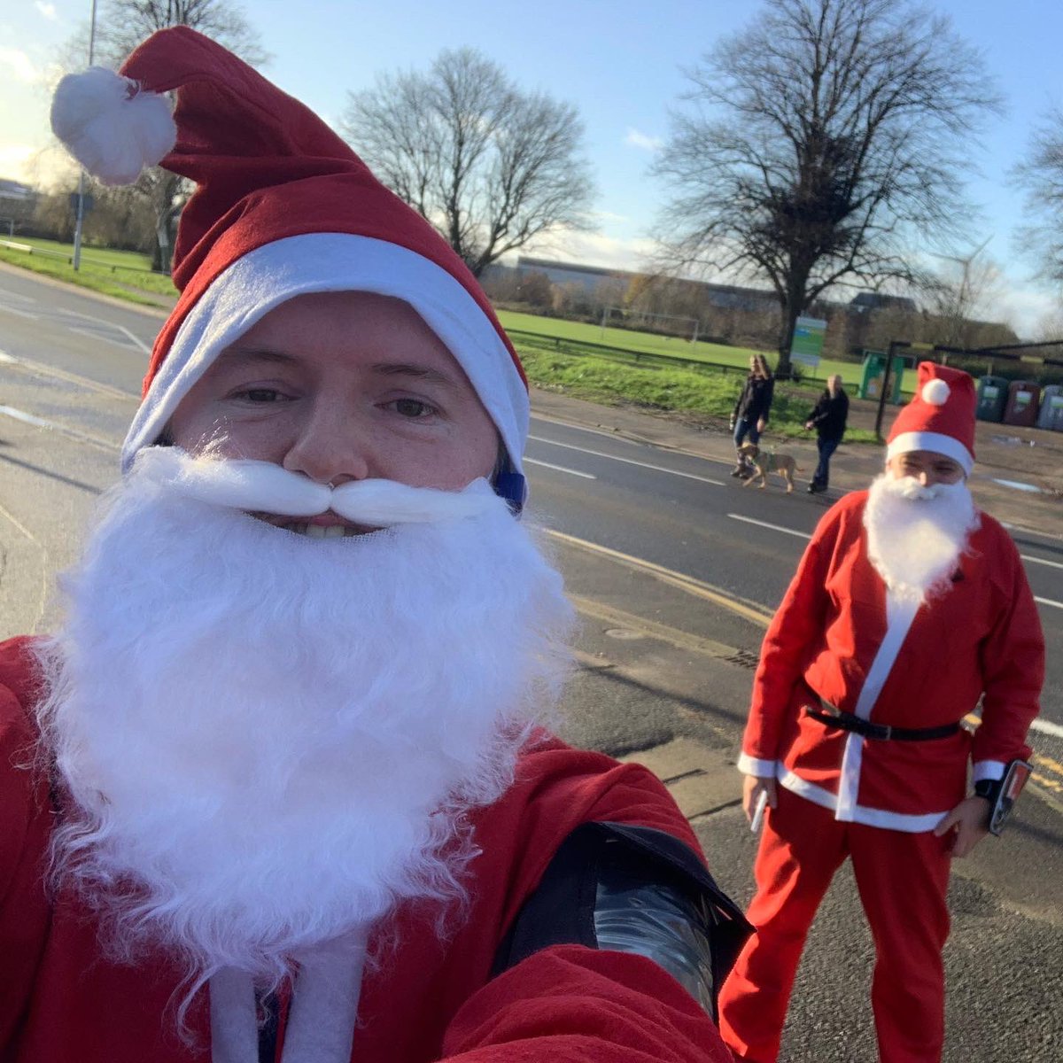 Honeywill_11's tweet photo. Reading Virtual Santa Run 2020 complete!
Me & Tom have been spreading Christmas cheer running around Reading dressed as Santa.
Needed 5km but ended up hitting over 12km!
Was such a laugh & got so many smiles, waves, and cars beeping.
Merry Christmas everyone!🎅🏻
#ReadingSantaRun https://t.co/ISEjV6fzq6