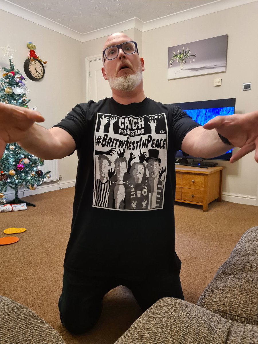 GavRichardson's tweet photo. First opportunity I have had to wear this as I have been at work. A great @CATCHpw shirt designed by the very talented @TheLukeMack Cheers guys!
#supportbritwres
#BritWrestinpeace https://t.co/oeNyYAgoVL