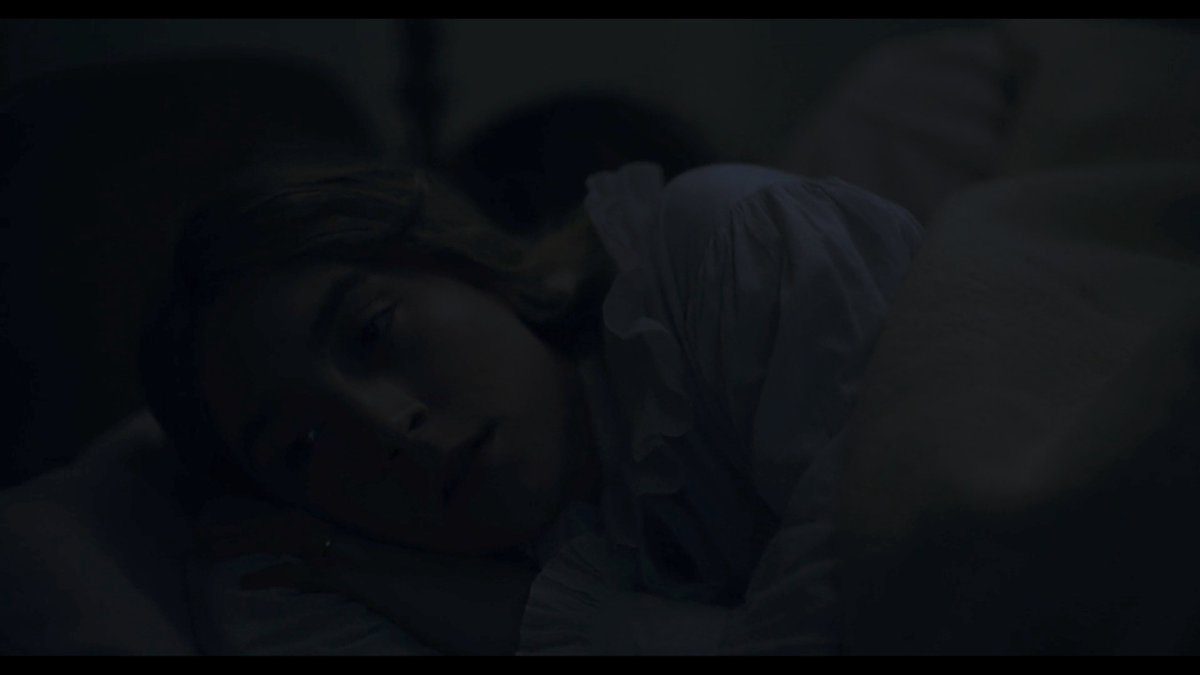 "We should share the bed."This simple, seemingly chaste proposition in  #Ammonite is then punctuated by the sounds of ocean waves.The women adjust themselves in bed. They turn away from each other - eyes open, unable to sleep.The sea continues to roar.