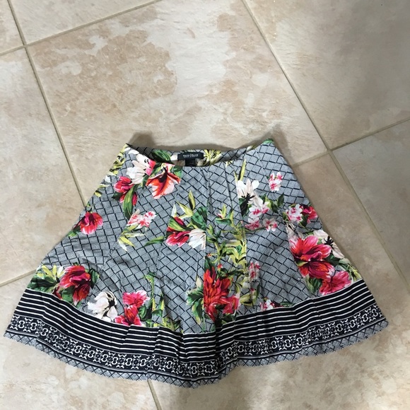 treccs's tweet image. So good I had to share! Check out all the items I'm loving on @Poshmarkapp #poshmark #fashion #style #shopmycloset #whitehouseblackmarket #citytriangles #charlotterusse: posh.mk/QNNfQVRmncb