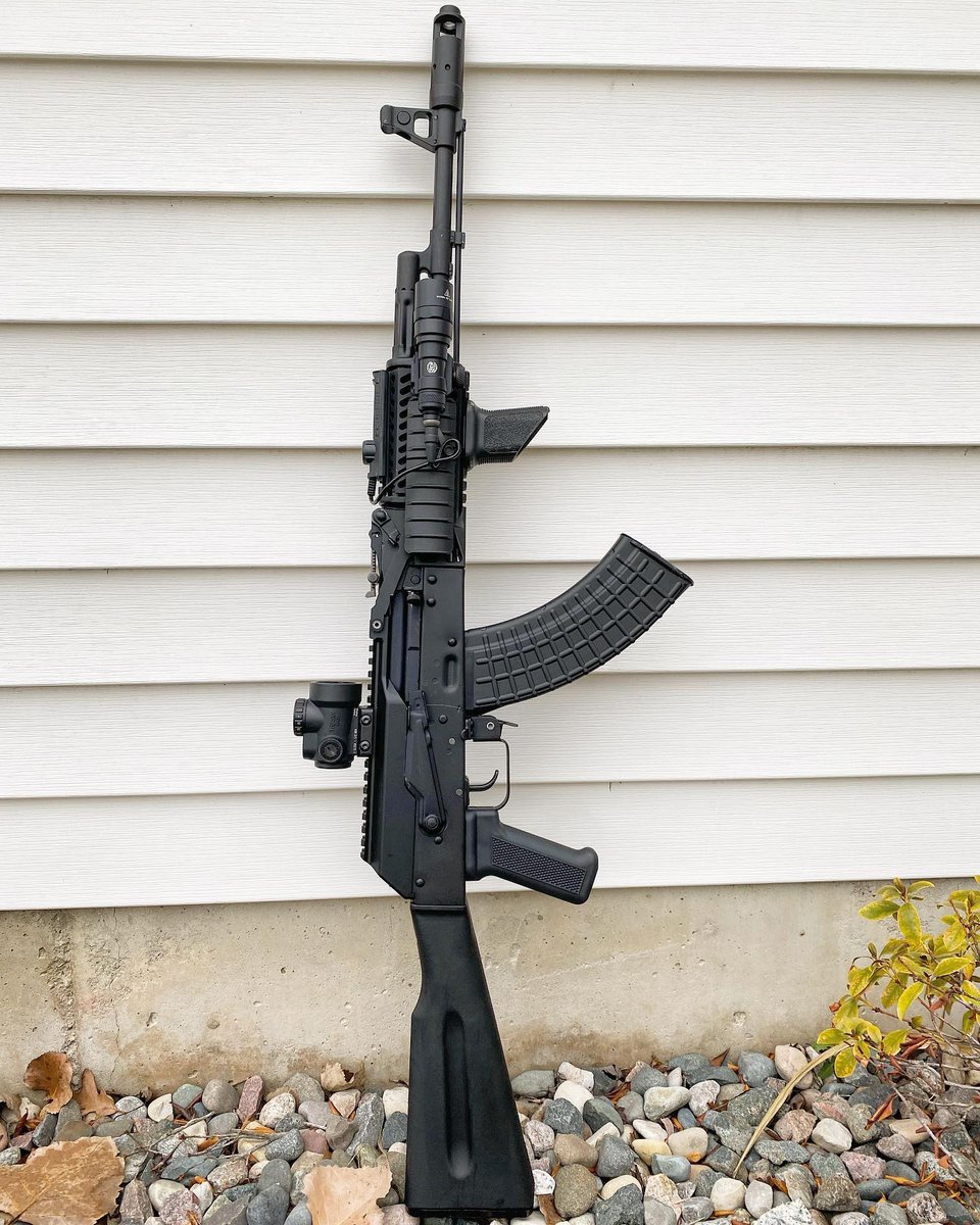 ARSENALinc's tweet photo. Sunday Funday with the https://t.co/foMC5zn3hK SLR-107R with zenitcousa rails, trijicon MRO, and a surefire_llc M300 mini scout πππ»πΊπΈπΊπΈ
-
π· @fridgeoperator
-
#fridgeoperator #gunlife #gunsdaily #arsenal #arsenalinc #ak47 #762x39 #trijicon #surefire #zenitco #pewpew #pewpewlife https://t.co/OBcmRWNRx8