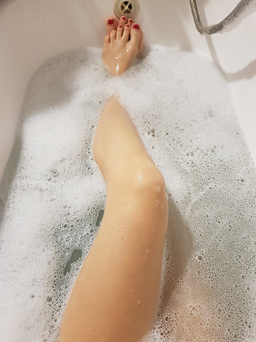 GoddeSs_Findom6's tweet photo. @FindoomRt @rt_feet @rt_promo2k @FootParadiseRT  @rtfindom @RT_footfetish @KingOfFeet_  @bbfemdom . #Odpoczynek #relaks #wanna #przed #podróżą. #Jutro #Warszawo #witaj ! 😈😏💞💗💖🥰🤣🤩🤩🤩🤩🤩🤩 #feetprincess #footfetish #findomme #FEMDOM #cashmeeting #grudzień . Kto chętny? https://t.co/QYUeSQ9d60