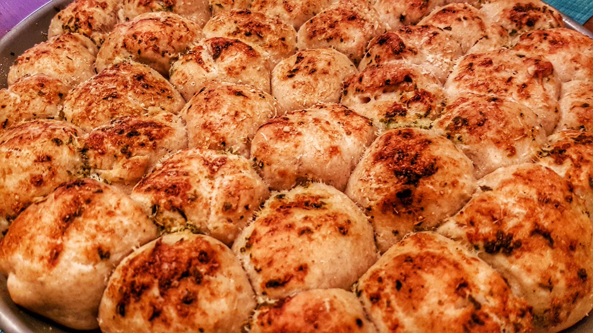 littleswisslady's tweet photo. Mhhhh....Zeit für neue Kreationen😋
#Bubblebread
#sälbergmachts https://t.co/LFqZpylsHE