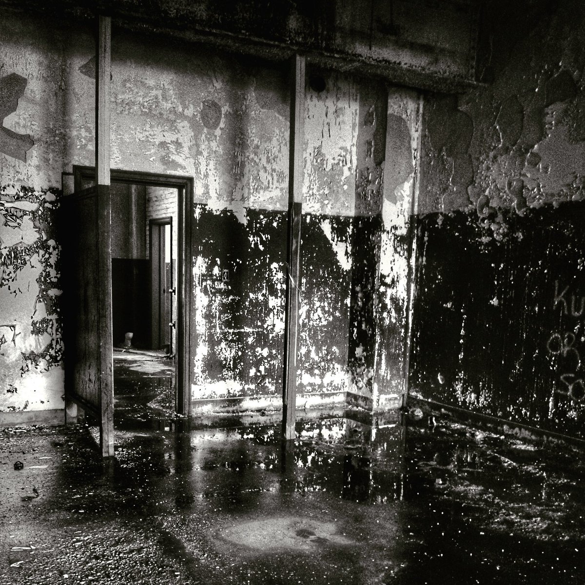 GEARyMUSIC's tweet photo. Here's the thing,
don't make a thing
out of my thing
vs your thing;
they're all just things
rooted in nothing.
☯️
#mevsme #mevsyou #conflict #urbex #nothing #nothingispossible #roots #Mmemberville #stonedthoughts https://t.co/LACnYwfYIJ