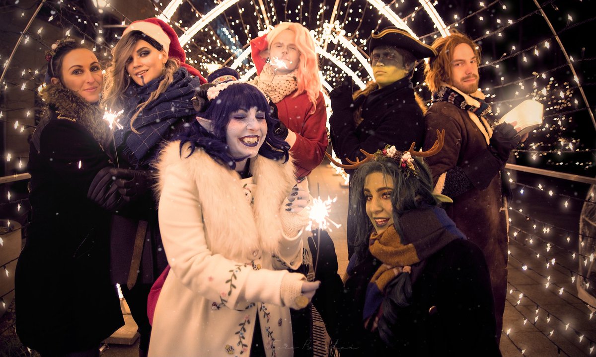kaywinnith_'s tweet photo. Merry Christmas from our little Mighty Nine! 💚
And greetings from Prague ♥️
Jester is @Joaniero_ 
Caleb is @Withal_32 
Yasha is @Miss_Hofferson 
Photo by @kaywinnith_ 
#CriticalRole #CriticalRoleArt #CriticalRoleCosplay https://t.co/pC1SaTy8kb