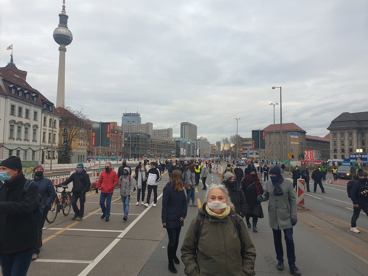 AfDLindemann's tweet photo. Heute parlamentarischer Beobachter beim Schweigemarsch #Berlin #be2012 für Frieden, Freiheit und den Schutz unseres Grundgesetzes. https://t.co/S4D1C0hMhC