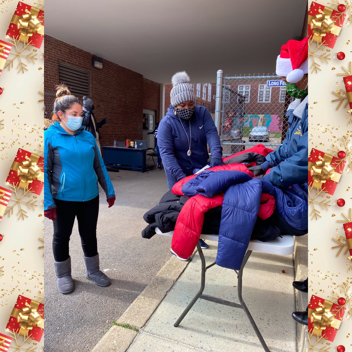 BrowneEC's tweet photo. Browne ECβs Winter Wonderland 2020 Gift Distribution is off to an amazing start! The spirit of community and holiday cheer is abundantly present on 26th Street!
ππππππ
#BrowneEC_C3
#WinterWonderland2020
#GiftDistribution
#3CsInAction https://t.co/ZqRx0J0jBA