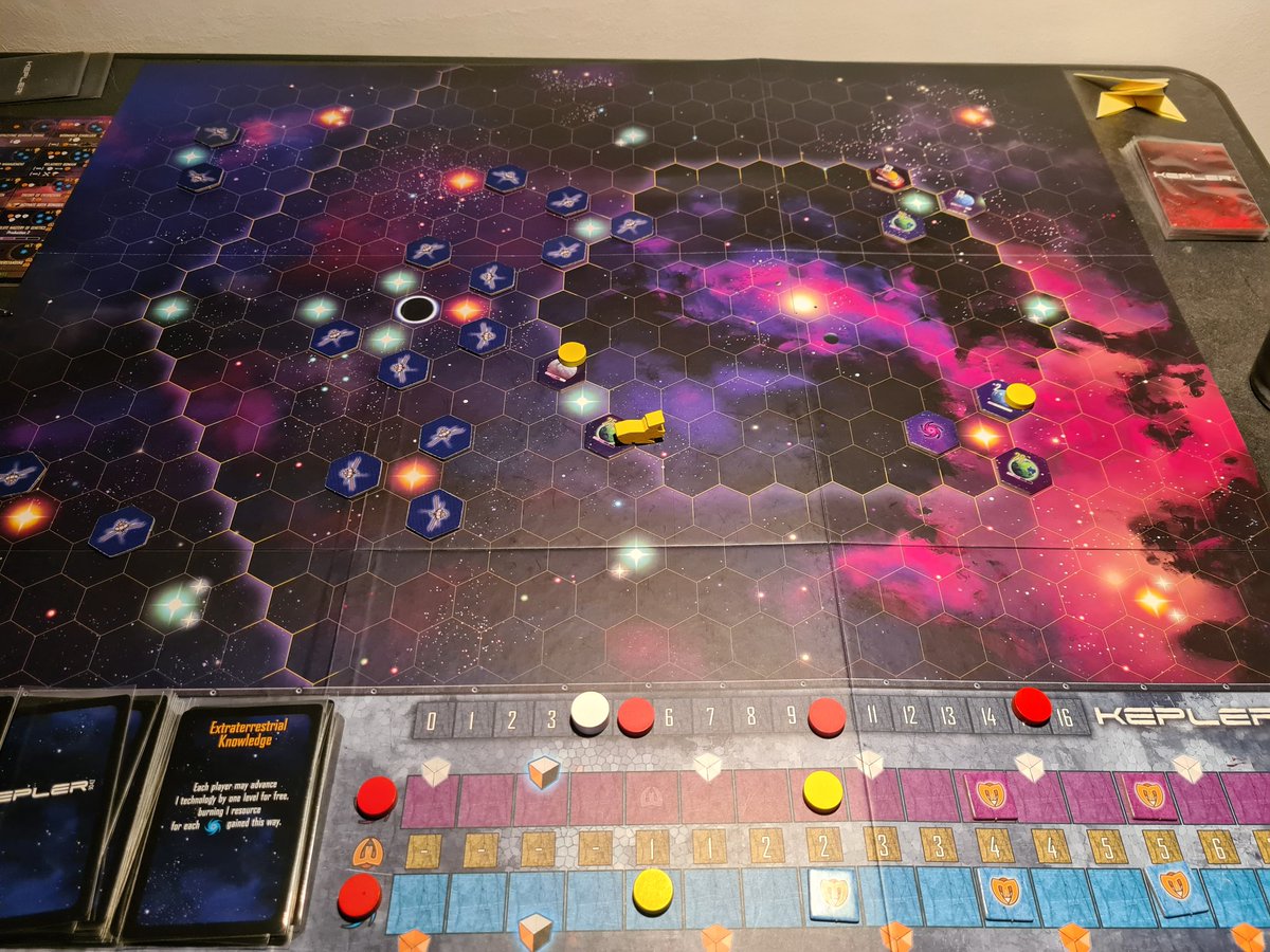 b1isti's tweet photo. #Kepler3042, #Placentiagames, lagert schon zu lange ungespielt im Regal, #AustrianBoardgamer hat ein tolles Regelvideo dazu erstellt! #solobrettspiel wird jetzt mal getestet und direkt mal in eine Sackkasse manövriert, da keine Produktuon mehr möglich ist 😄 https://t.co/6YJXk3R4pU