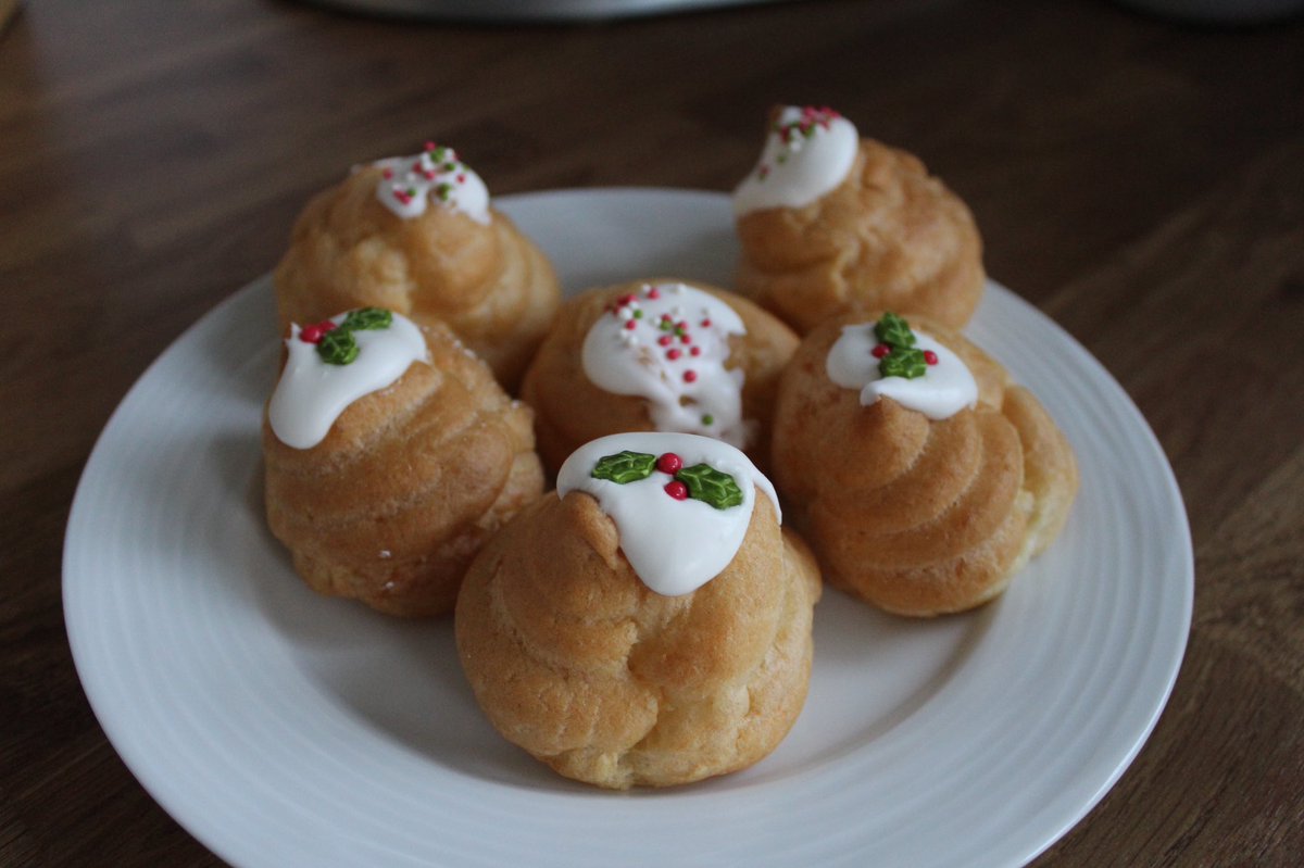 KayleighJayA's tweet photo. Thanks to my amazing work team again for my new recipe book! I used it today for the first time, I LOVE it! Here’s my go at the chox snowmen! ⛄️ Also some Christmas sparkle for the spare ones! 🎄@kimjoyskitchen #kimjoy #choxpastry #christmasbaking https://t.co/OWEPiydcdu