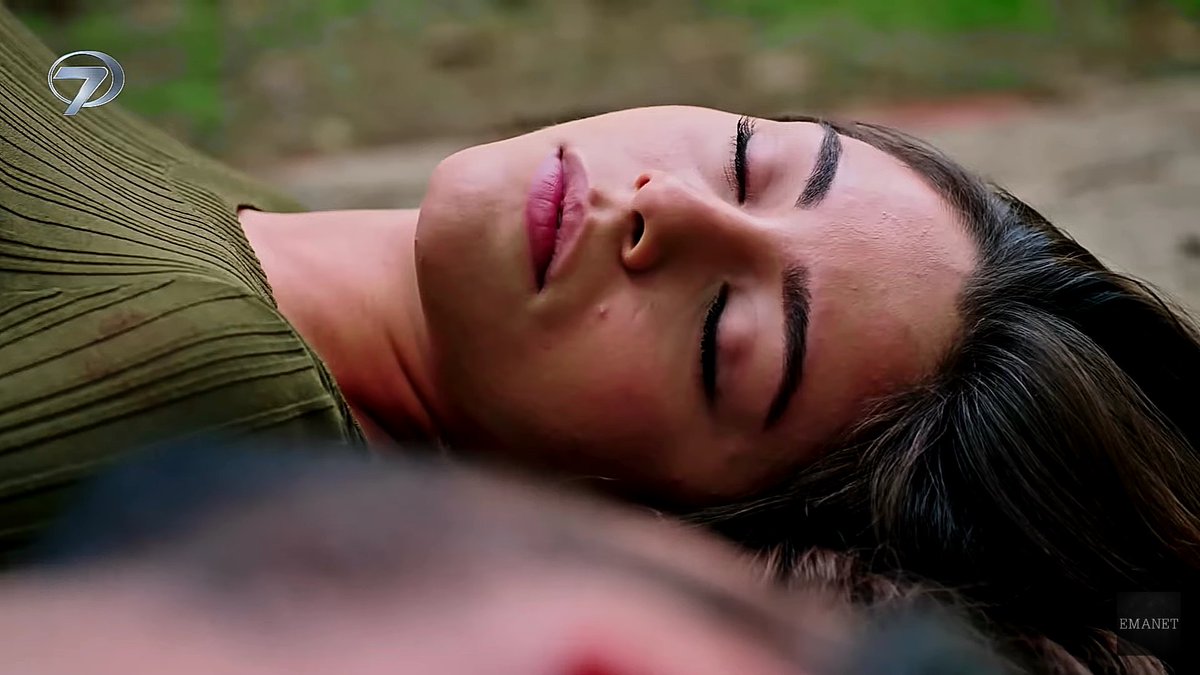 roshaiekkz2019's tweet image. The same pain 💔 😢 

#Vuslat ~ #AzFer
#Emanet ~ #SehYam