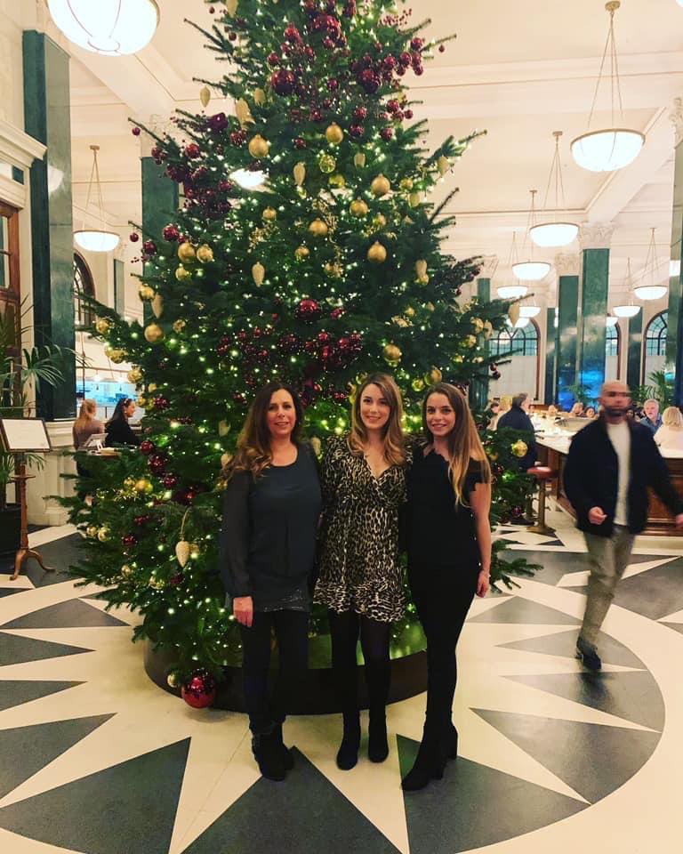 Looking back to when I could cuddle my family at Christmas 😩