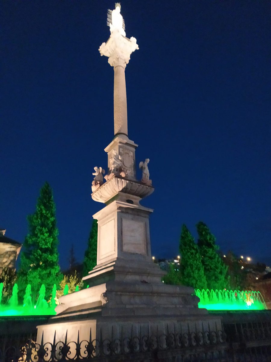 Emasagra's tweet photo. Hoy #Granada quiere rendir homenaje al los profesionales sanitarios que cada día están en primera línea combatiendo el virus.
Iluminamos de verde una de las fuentes más representativas de la ciudad en #HomenajePersonalSanitario
¡¡Gracias infinitas por vuestra lucha constante!! 💪 https://t.co/RS3ifw3lQC